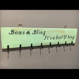Jewelry & bow holder ; 8 hooks